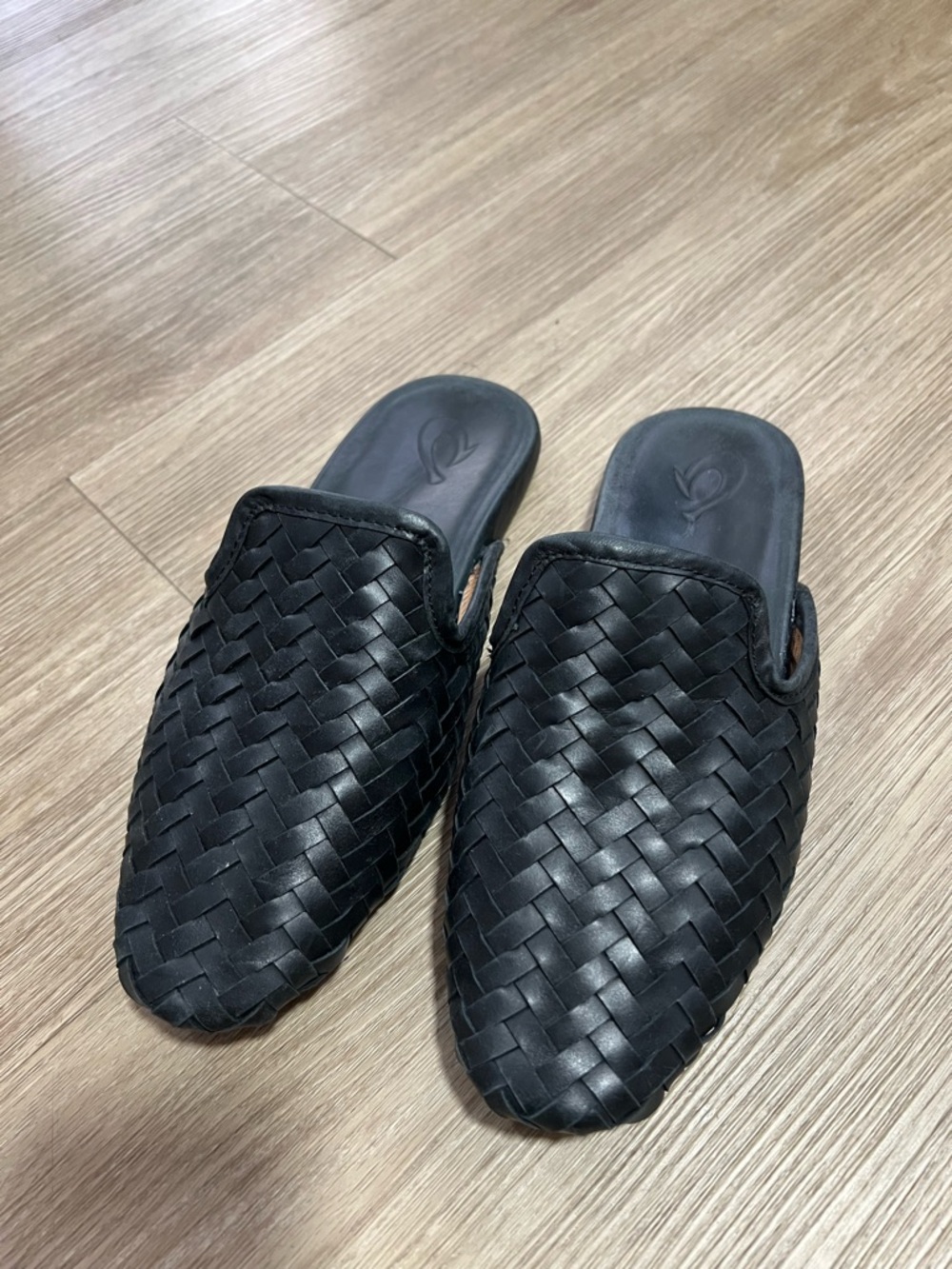 Olukai Black Woven Leather Design Classic Mule - Picture 2 of 5